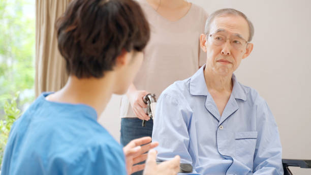 愛不分血緣！90歲阿公臨終「外籍看護守床邊哭泣」 　仔細一看「阿公身體太乾淨」揭13年動人故事