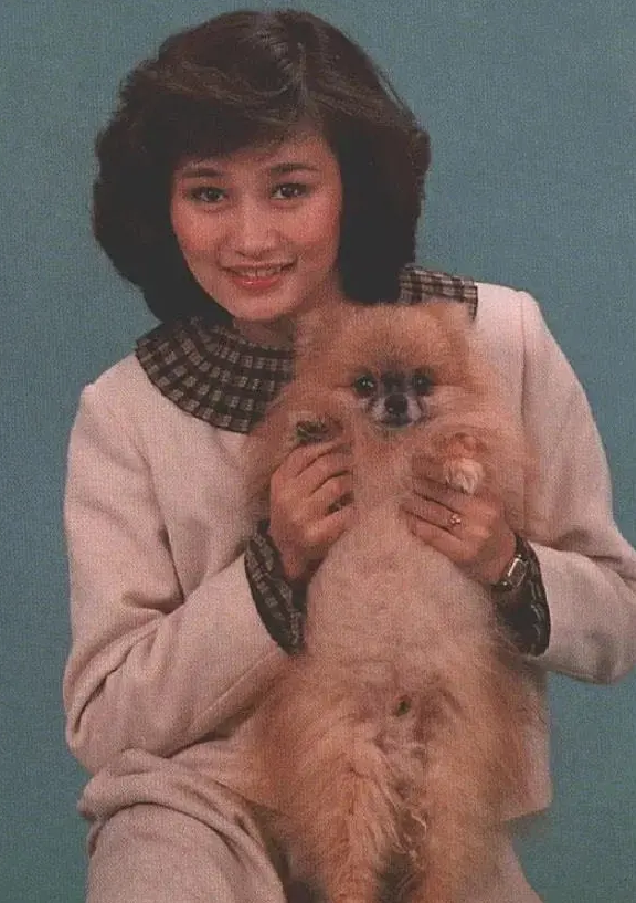 19歲憑一曲紅遍港台！一代玉女「26歲巔峰被傳當小三」毀前途　60歲在睡夢中離世