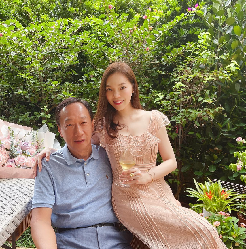 善不斷循環！曾馨瑩48歲生日重大宣布「攜三子女捐出300萬」　「默默持續第7年」暖哭網：人美心善