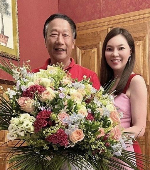 善不斷循環！曾馨瑩48歲生日重大宣布「攜三子女捐出300萬」　「默默持續第7年」暖哭網：人美心善