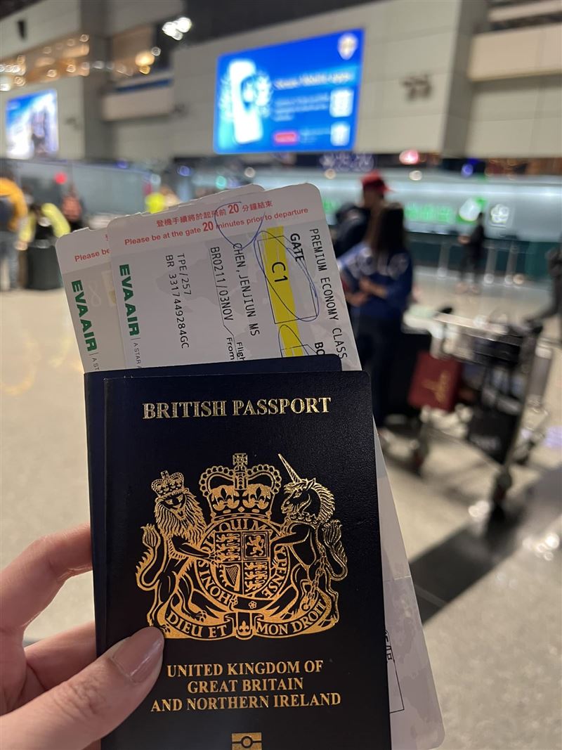 小虎隊男星驚爆婚變！小14歲嫩妻傳「房事不滿足早簽字」　如今出國狂歡「身邊有男人陪」夫妻近況曝光