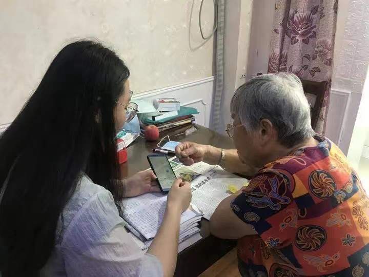 不投靠兒女！阿姨搬進「飯店養老」笑喊：比養老院舒服　「四種新潮養老爆紅」老青同住好自在