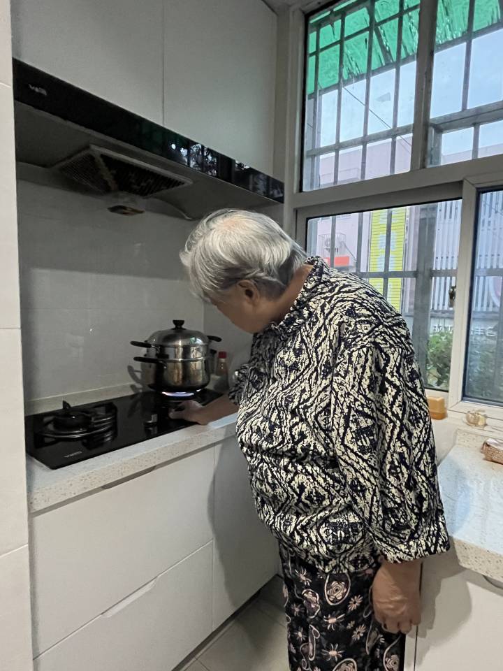 不投靠兒女！阿姨搬進「飯店養老」笑喊：比養老院舒服　「四種新潮養老爆紅」老青同住好自在