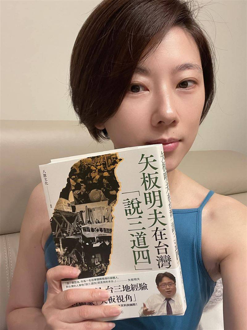 美女主播「頂素顏上班」慘被警衛查身分！尷尬問「有差這麼多嗎」網卻讚：神似歌手陳淑萍