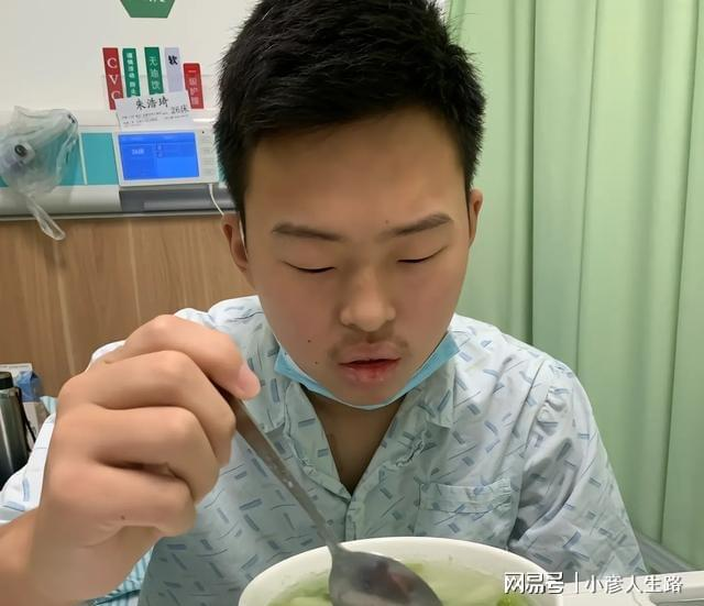 爸媽才剛過世！15歲網紅「罹血癌病逝」親姊心碎痛哭　網不捨喊「厄運專挑苦命人」：他很努力想活下去....