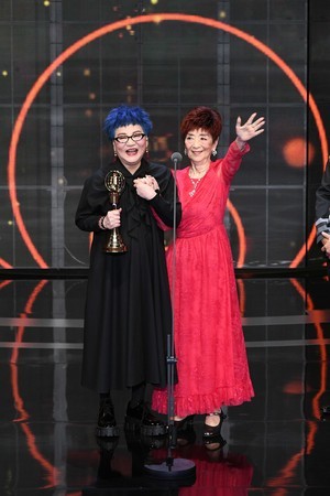 三代溫馨同框！張小燕攜96歲母「合照金曲歌王」　媽媽狀態超驚豔「不老祕訣曝光」