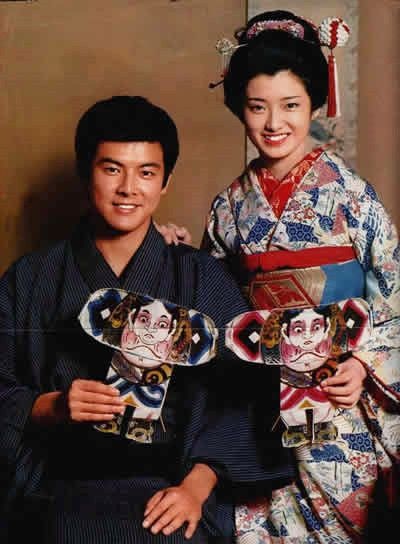 國民模範夫妻！傳奇女星「21歲為愛引退」今年升格當奶奶　「尪也是大咖演員」罕現身魅力依舊