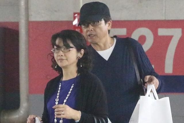 國民模範夫妻！傳奇女星「21歲為愛引退」今年升格當奶奶　「尪也是大咖演員」罕現身魅力依舊