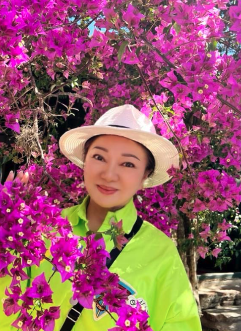 單身多年有伴了？70歲白冰冰「自曝吃避孕藥」開心出國　嬌羞報喜「好事不好說破」：實在太累了