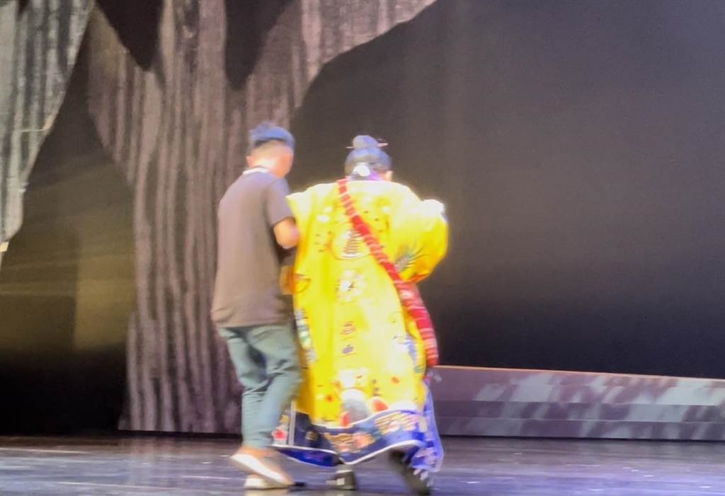 彩排到一半！資深女星扮道士「渾身顫抖狂乾嘔」急求助道長　「胸口一直被壓著」驚悚過程曝光