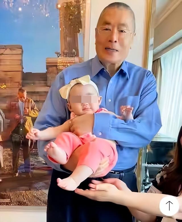 81歲再當爸！國寶級名師「替2歲女兒辦生日宴」極盡奢華　「聘三保姆貼身照顧」早備好5億教育金