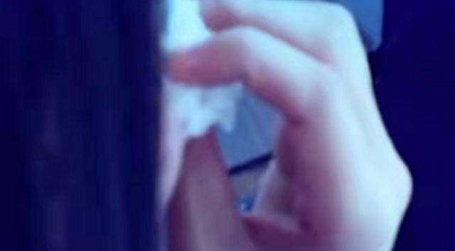 丈夫掉落懸崖而死!五年後妻子「從照片中發現玄機」 臉色變得煞白:立馬要搬家離開