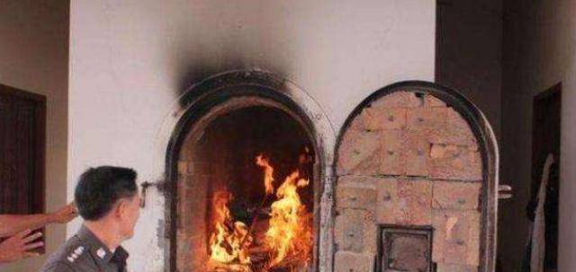 丈夫掉落懸崖而死!五年後妻子「從照片中發現玄機」 臉色變得煞白:立馬要搬家離開