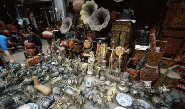 丈夫掉落懸崖而死!五年後妻子「從照片中發現玄機」 臉色變得煞白:立馬要搬家離開