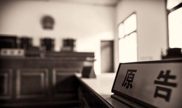 丈夫掉落懸崖而死!五年後妻子「從照片中發現玄機」 臉色變得煞白:立馬要搬家離開