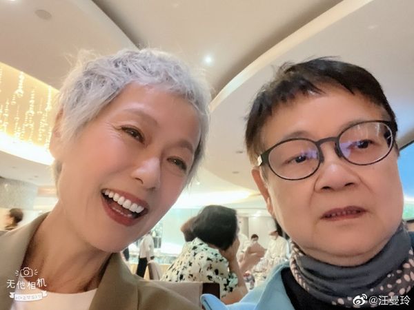 「最美許仙」紅遍兩岸！60歲影后亮相「一頭白髮滿臉皺紋」　粉絲心疼「瘦成皮包骨爆青筋」：認不出來