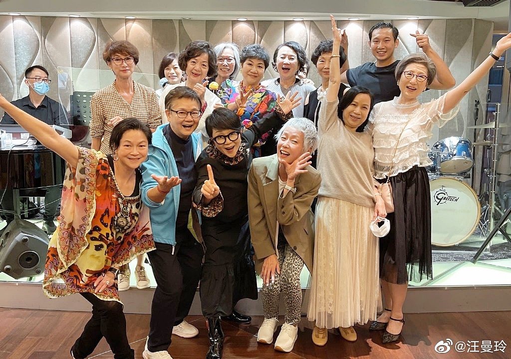 「最美許仙」紅遍兩岸！60歲影后亮相「一頭白髮滿臉皺紋」　粉絲心疼「瘦成皮包骨爆青筋」：認不出來