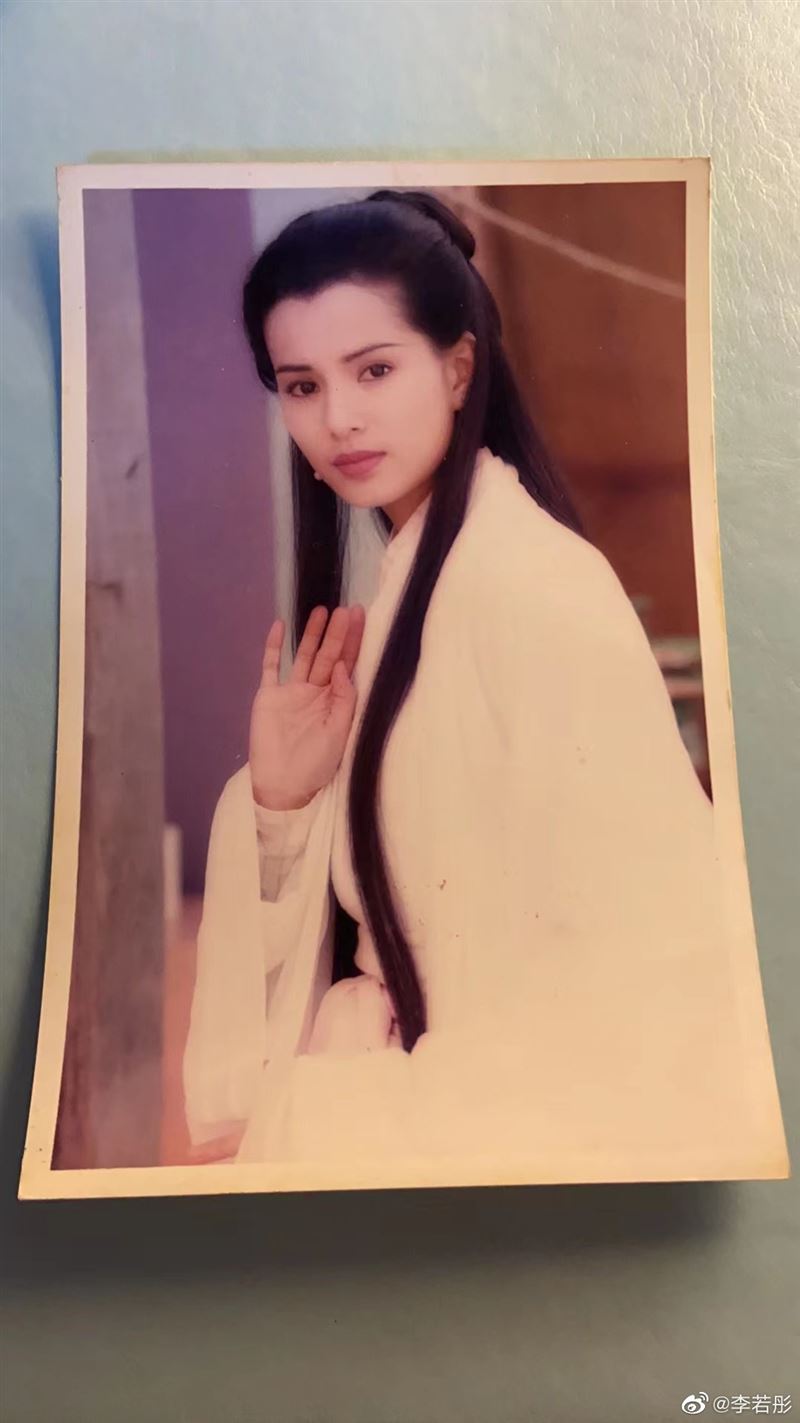 27年仍無人超越！56歲最美小龍女「素顏逛大賣場」引關注　拿下口罩「粉絲看傻以為30歲」近況曝光