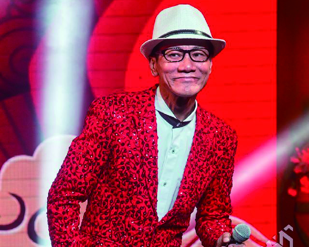 欠債宣告破產！63歲男星轉行賣魚「1年只休2天」拚還錢　拼出「年收入破4億」成功翻轉人生