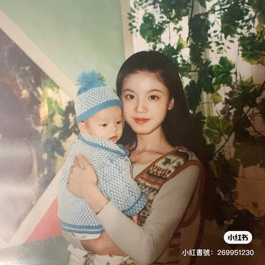 媲美林青霞的美貌！正妹曬出「媽媽年輕舊照」驚艷爆紅　媽媽近照「凍齡美貌秒贏女兒」美到被盜圖