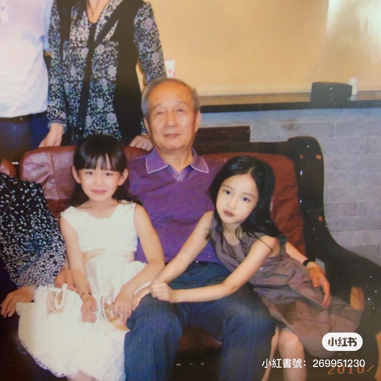 媲美林青霞的美貌！正妹曬出「媽媽年輕舊照」驚艷爆紅　媽媽近照「凍齡美貌秒贏女兒」美到被盜圖