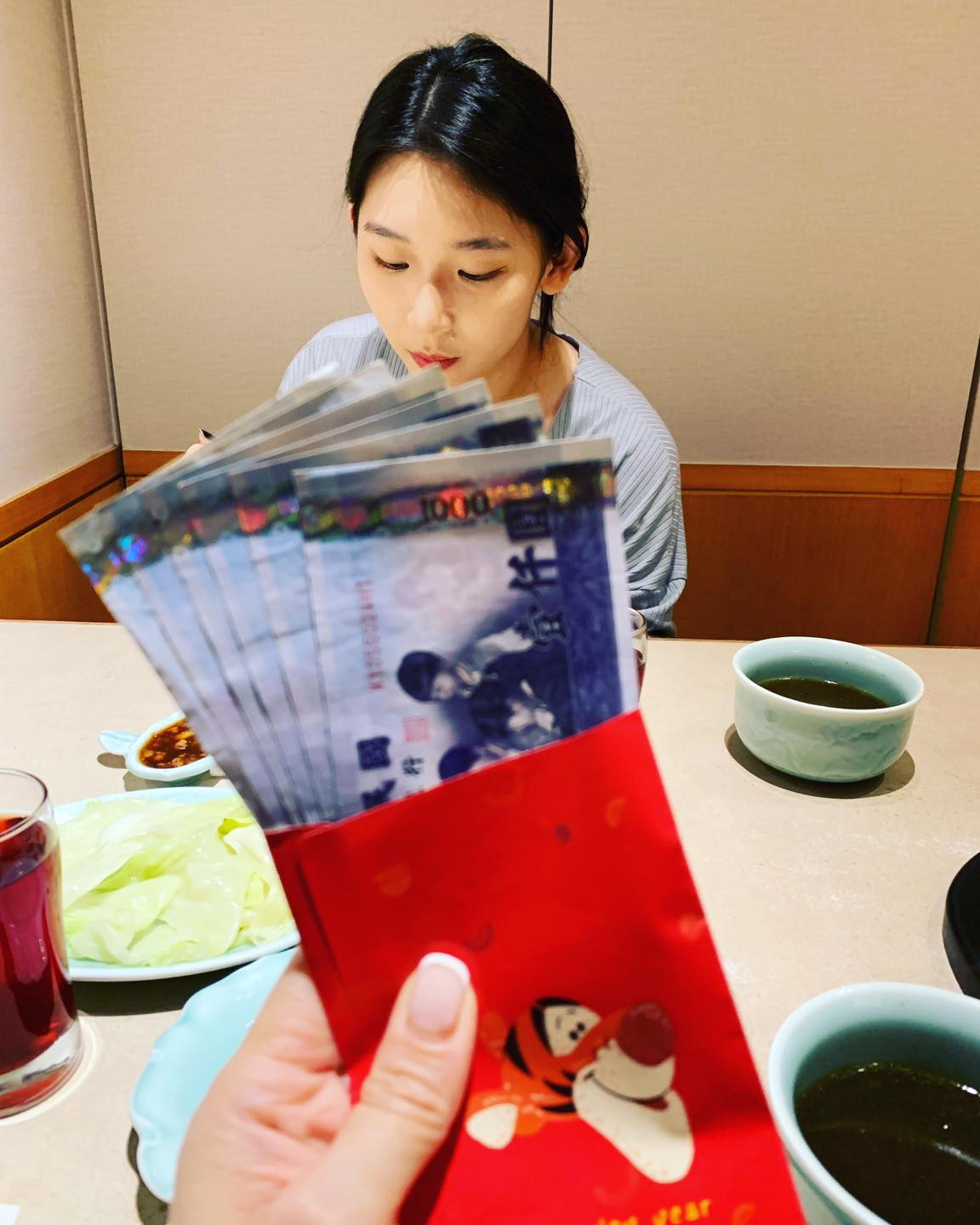 離婚養女20年！本土劇女星愛女「身高171逆天長腿美翻」　自豪養出學霸「卻嘆供不起她出國留學」