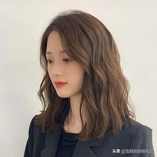 50+女人更適合直髮還捲髮？三款「人氣爆棚捲髮」減齡顯臉小　「髮色搭配是關鍵」選錯小心老氣感倍增
