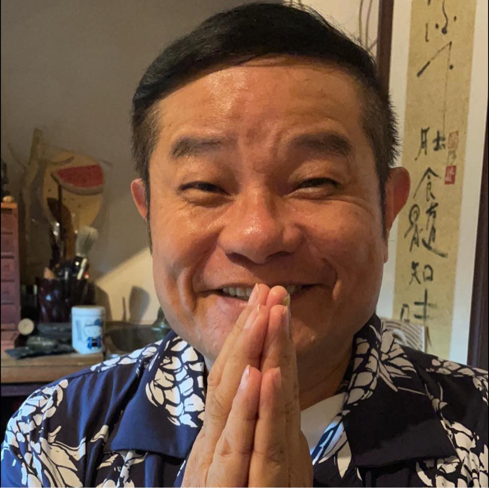 手上節目剩一個！60歲男星「主持10年無預警被停播」轉接外景　「主持費對半砍」欣然感恩：有工作就知足