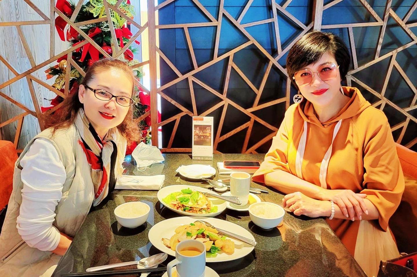 愛情長跑21年拒婚！苦情天后投資慘賠6千萬「樂觀喊就當買教訓」　曝「25年前後對比照」網全看傻眼