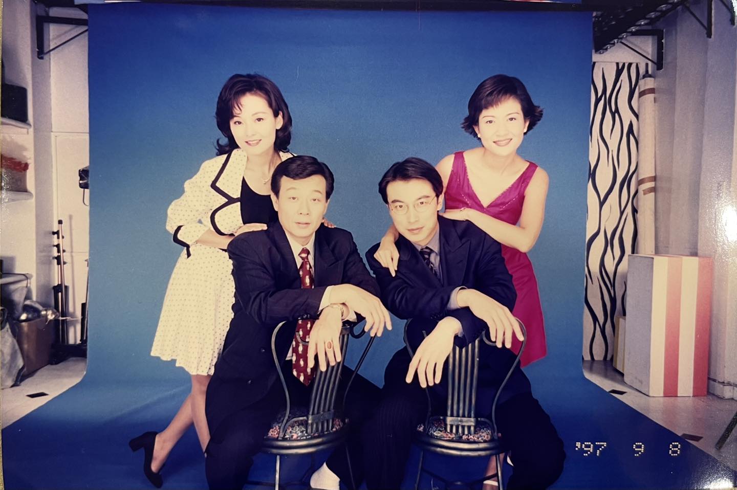 愛情長跑21年拒婚！苦情天后投資慘賠6千萬「樂觀喊就當買教訓」　曝「25年前後對比照」網全看傻眼