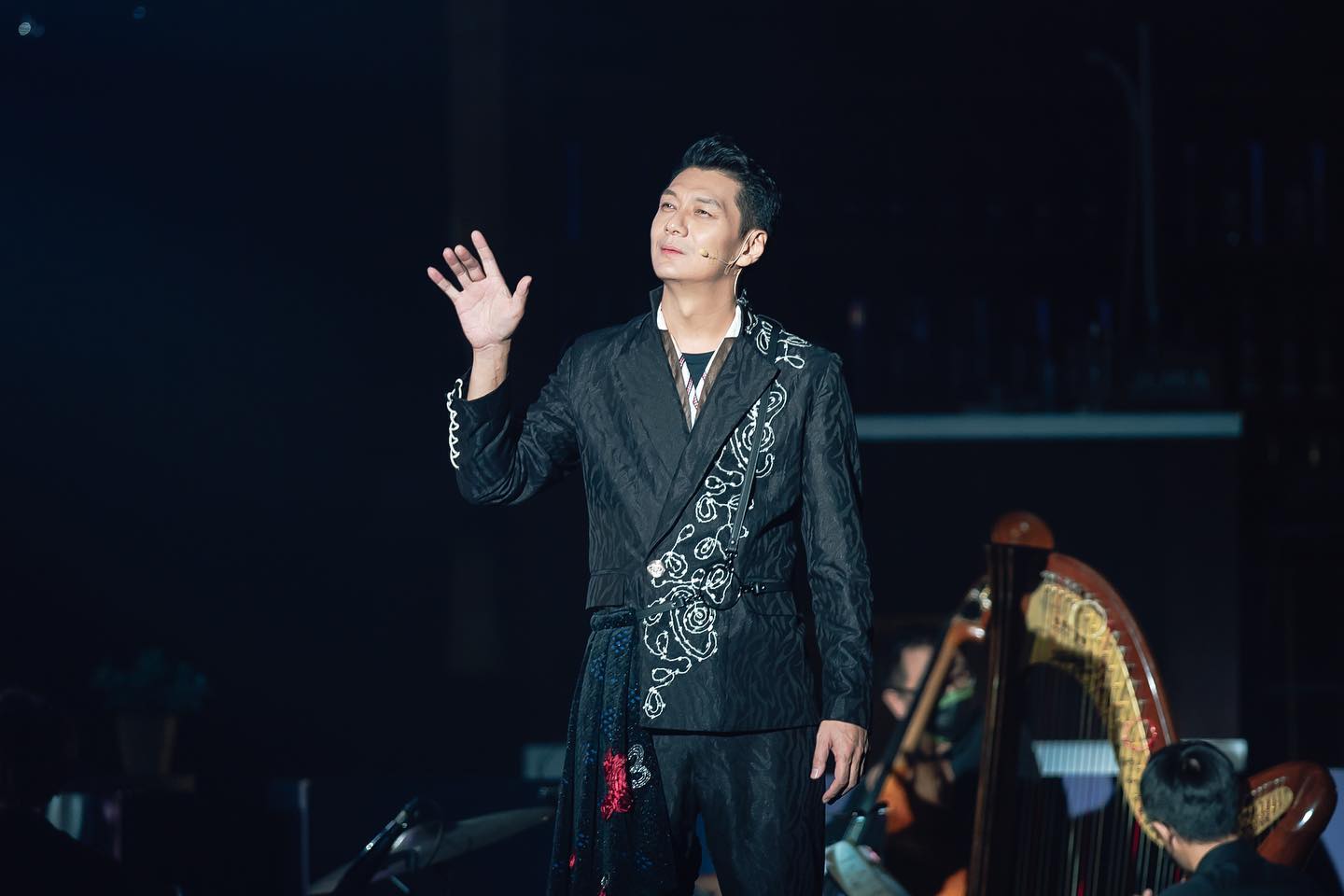 努力沒有白費！資深藝人「人生邁入下階段」一口氣接下50場挑戰　「謝幕到一半」他們突然出現：感動到哭
