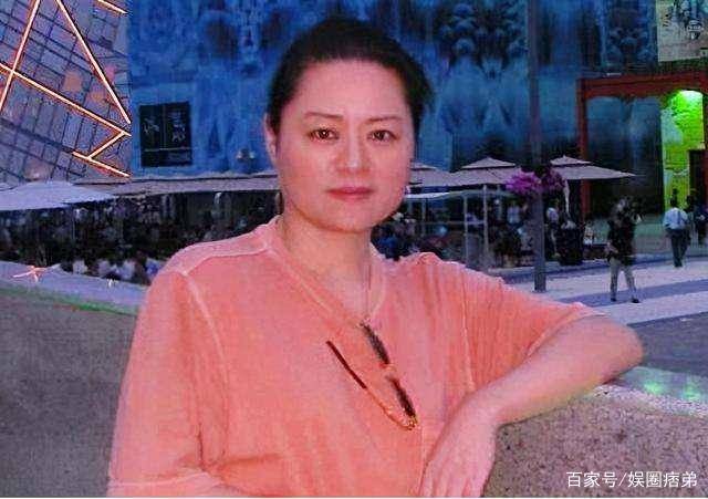 曾是歌壇天后！她被親弟「砸成腦震蕩送醫」二度輕生　最終「淪落到當保姆」67歲現狀曝光