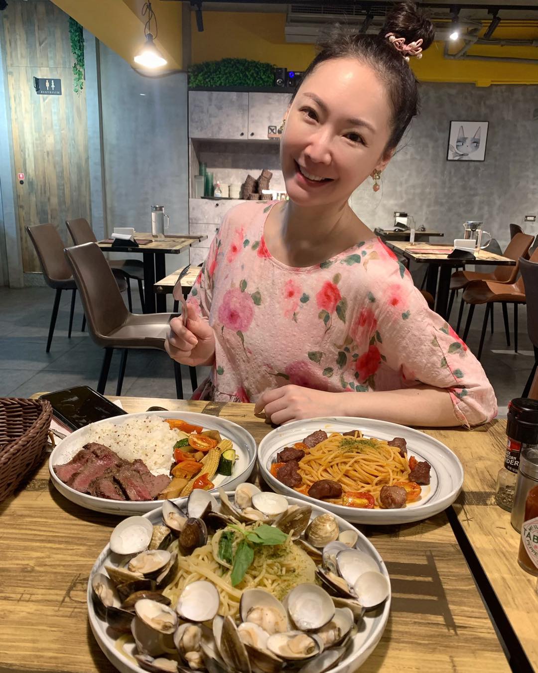 才剛結婚！49歲女星認了「媽媽多次大戰老公」婚姻亮紅燈　無奈嘆「以後不再是妳女兒」透心結起因