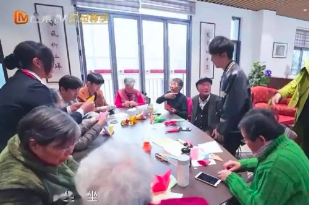  晚年住進養老院！資深男星喪妻後「不靠兒女養老」　「寧可月砸4萬」功能超全面：裡面全都同齡人