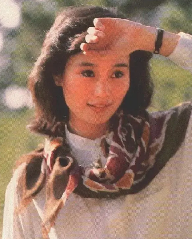 19歲憑一曲爆紅！「台灣第一代玉女偶像」巔峰時被傳當小三毀前途　「60歲在睡夢中離世」胡瓜灑淚送別
