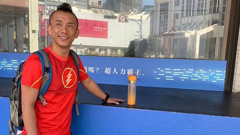 童年回憶殞落！第一代鳳梨哥哥簡義隆心因性休克驟逝 家屬悲痛證實
