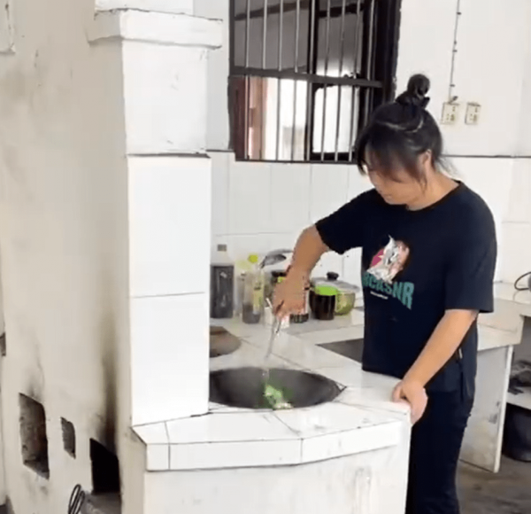 未婚未育！30歲女子辭職獨居農村「每天只上半天班」很快活　「人生不想將就」掀兩派論戰