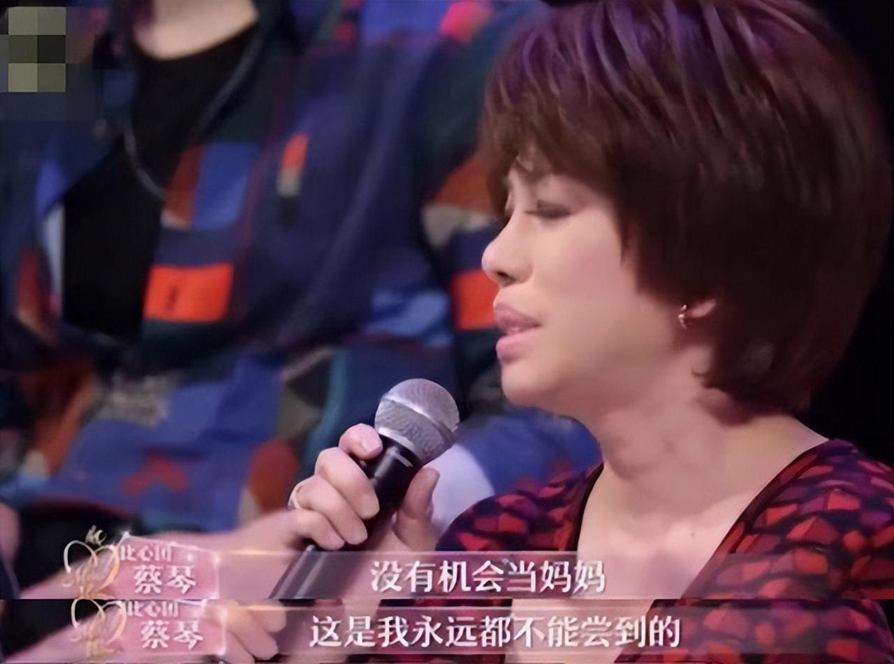 經歷10年無性婚姻！歌壇天后「嫁大10歲導演」被拋棄　65歲孑然一身「無兒無女」坦言：應該早點放他走