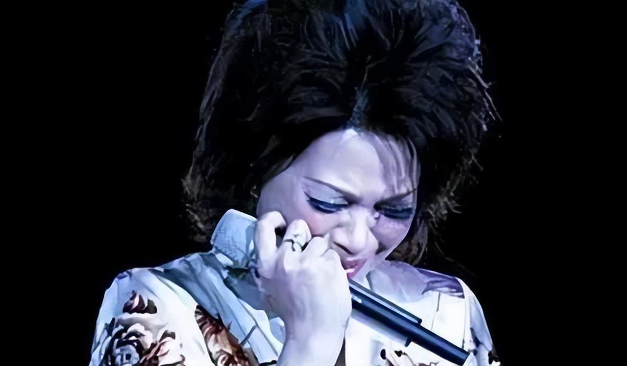 經歷10年無性婚姻！歌壇天后「嫁大10歲導演」被拋棄　65歲孑然一身「無兒無女」坦言：應該早點放他走