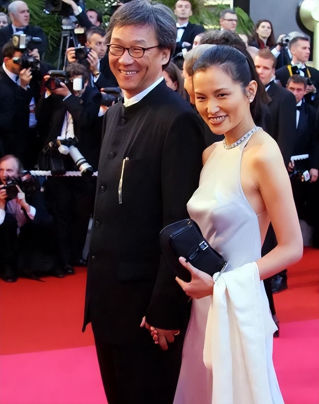 經歷10年無性婚姻！歌壇天后「嫁大10歲導演」被拋棄　65歲孑然一身「無兒無女」坦言：應該早點放他走