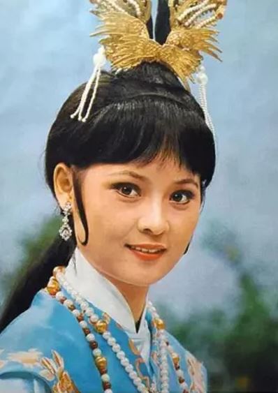 以為不到50歲！最美貂蟬現蹤台灣「超凍齡近況曝」　大方洩三招「養成23少女腰」時間倒著流