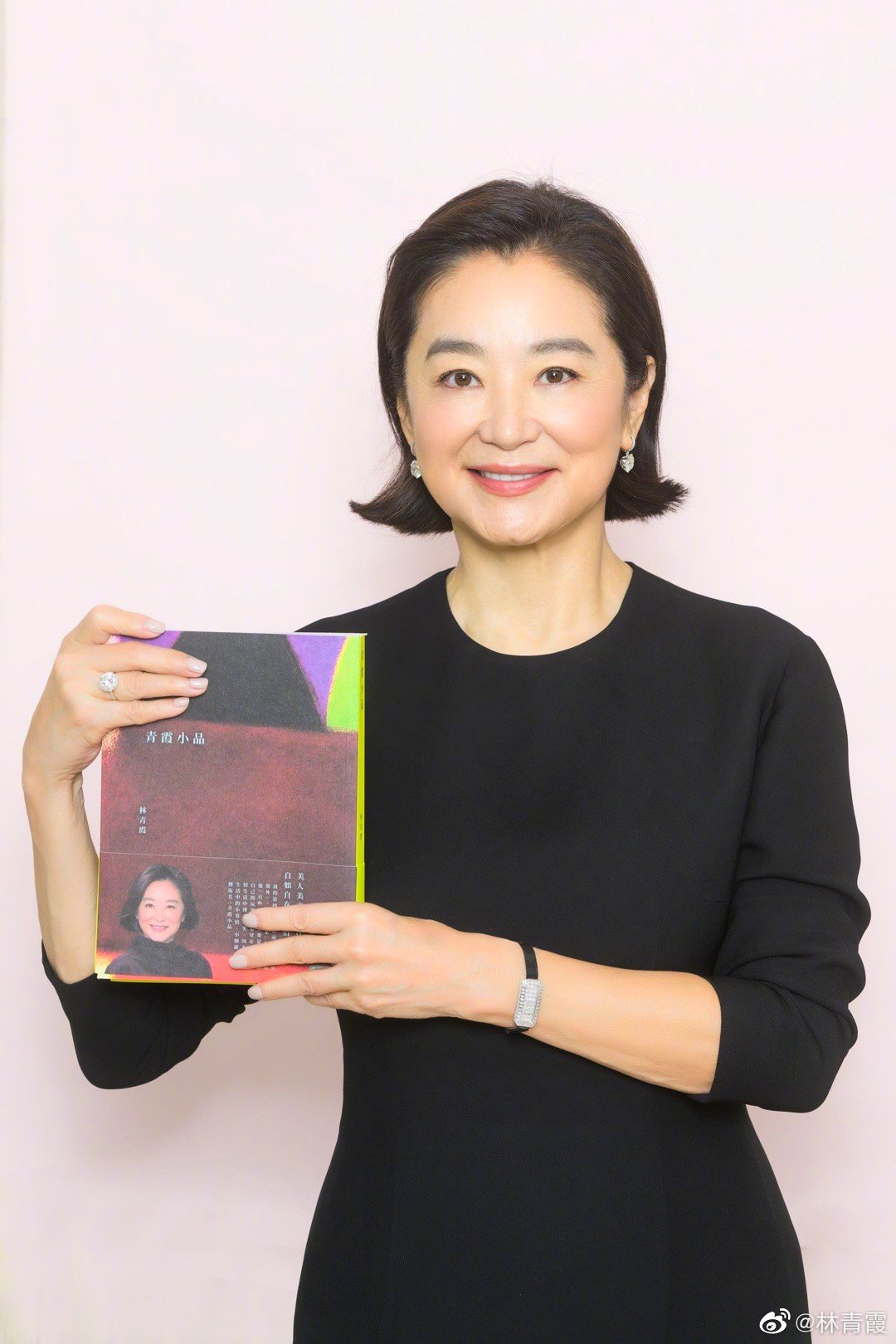 難得返台！69歲女星「現身台北街頭煮麵」架式十足　加碼曝「超大喜訊」粉絲全嗨翻