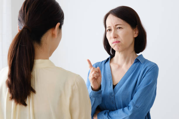 為家庭拚前半生！59歲母苦嘆「買下透天厝卻不是家」被當空氣　無奈曝背後原因「寧可搬到廟裡住」