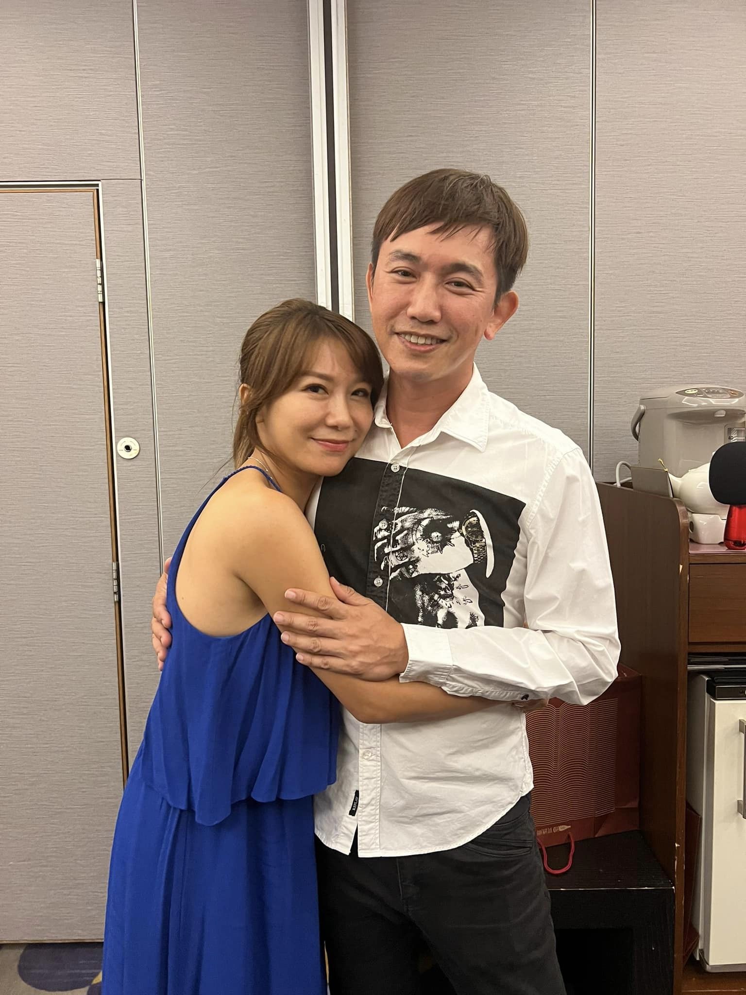 淚訴醫師尪不陪伴！佩甄隔2個月「爽收貼心大禮」兒女超支持　「機場頻頻放閃」網羨慕：嫁對老公啦