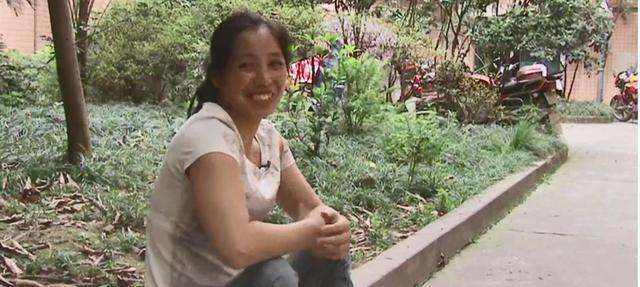 3歲不能站立行走！「懷孕後被丈夫拋棄」獨自撫養女兒　她不認命「靠爬行年入4百萬」締造傳奇人生
