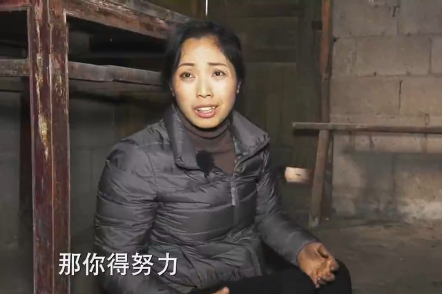 3歲不能站立行走！「懷孕後被丈夫拋棄」獨自撫養女兒　她不認命「靠爬行年入4百萬」締造傳奇人生