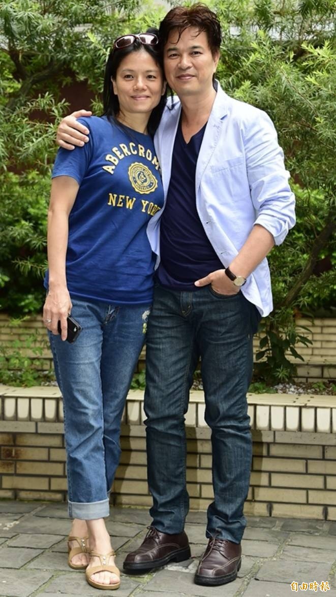 自爆失手動粗！55歲李興文「突公開道歉」：希望能彌補遺憾　17歲偕妻長情至今「花10年收服岳父母」