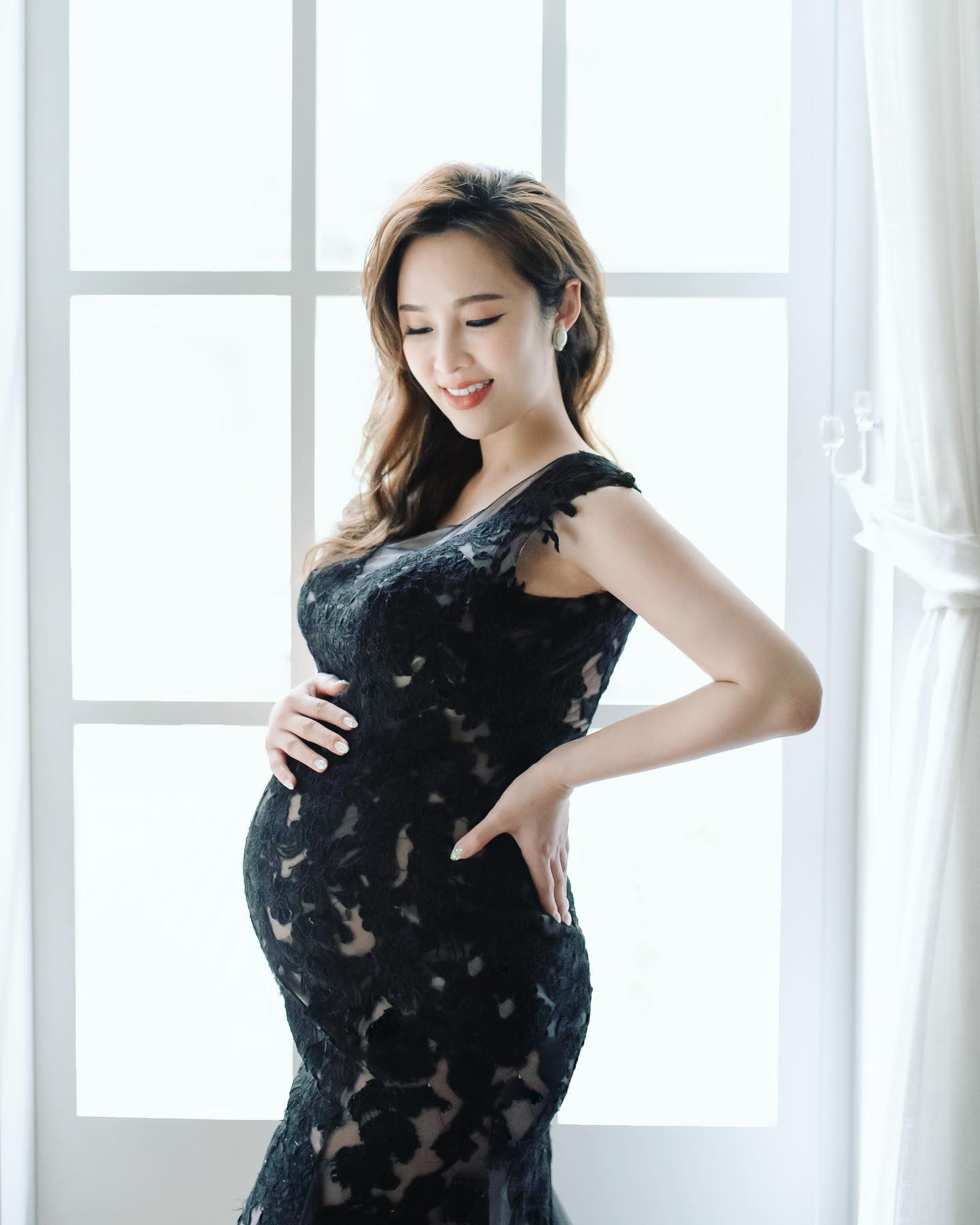 美女主播生了！剖腹產小壯漢「脊椎麻醉痛到噴淚」　老公聽到「第一聲啼哭」當場淚崩