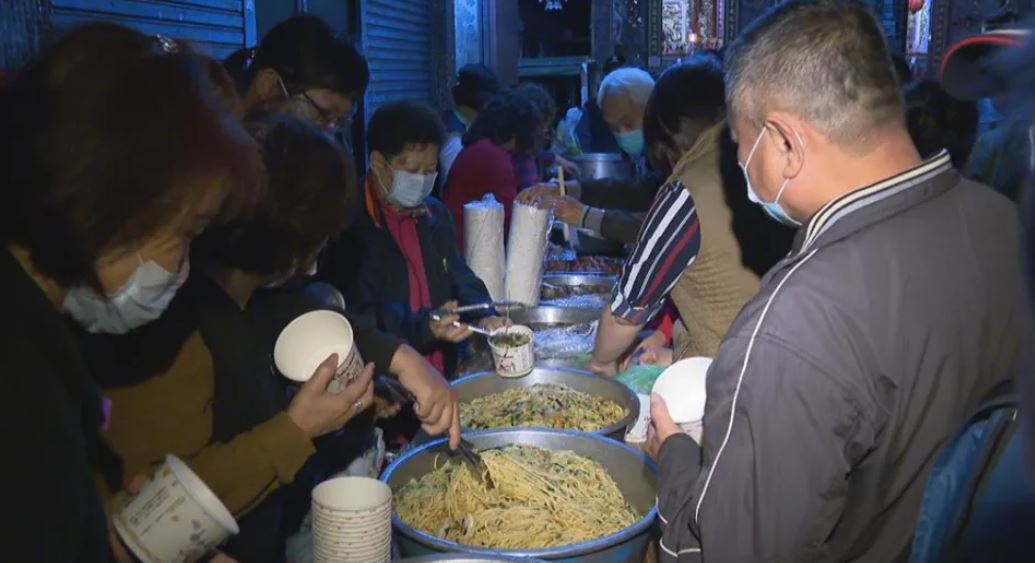 真的不是做黑的？店家掛布條「很吵ㄟ大咪U奔」考倒一堆人　「不敢貿然進去」老饕解答了