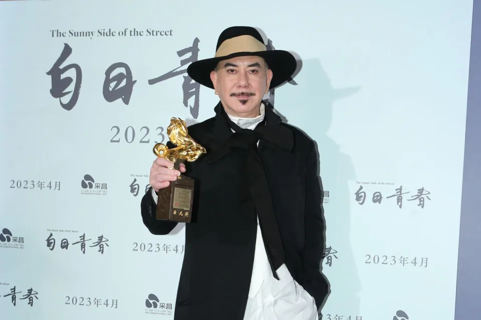 等了40年！61歲男星首奪影帝「雙手指天全場哭了」　「斷聯多年舅舅現身」不敢相信：好像神蹟